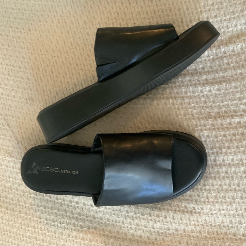Vintage Y2K BCBG Trendy 2000s Black Platform Slide Sandals Heels Size 10